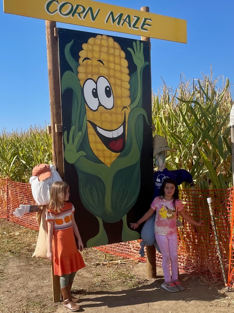 girls at corn maze entrance